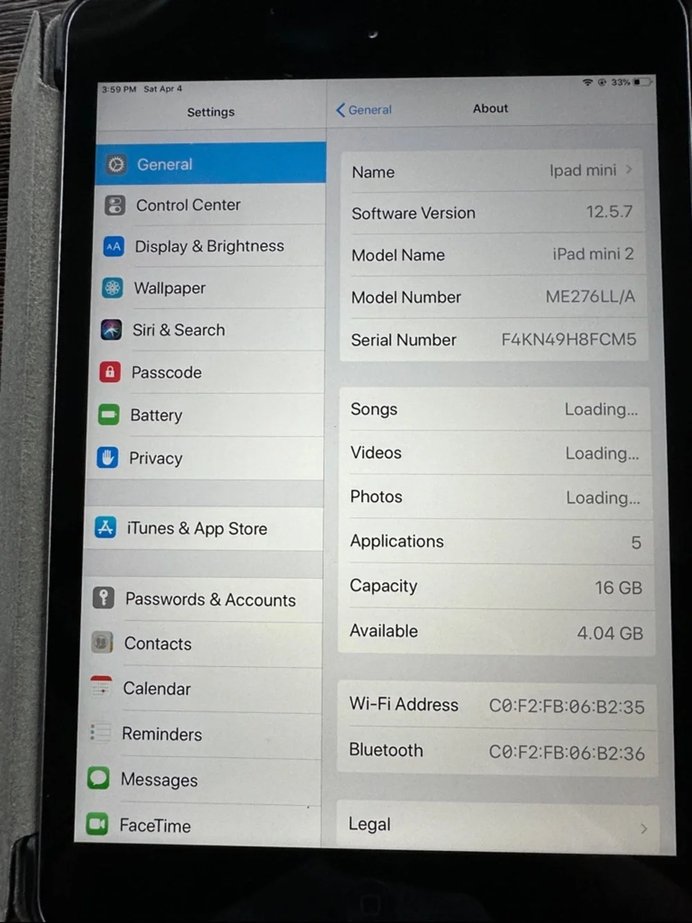 Apple iPad mini 2 in Black with Gray Folio Case